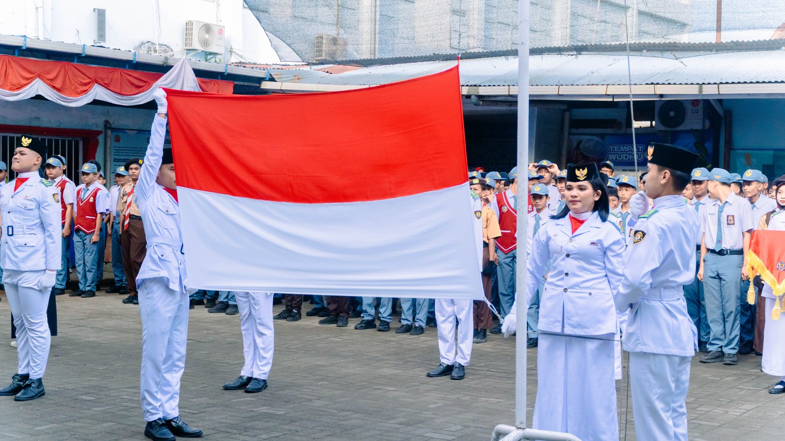 SMK Multi Karya Gelar Upacara Bendera HUT Kemerdekaan RI ke-81