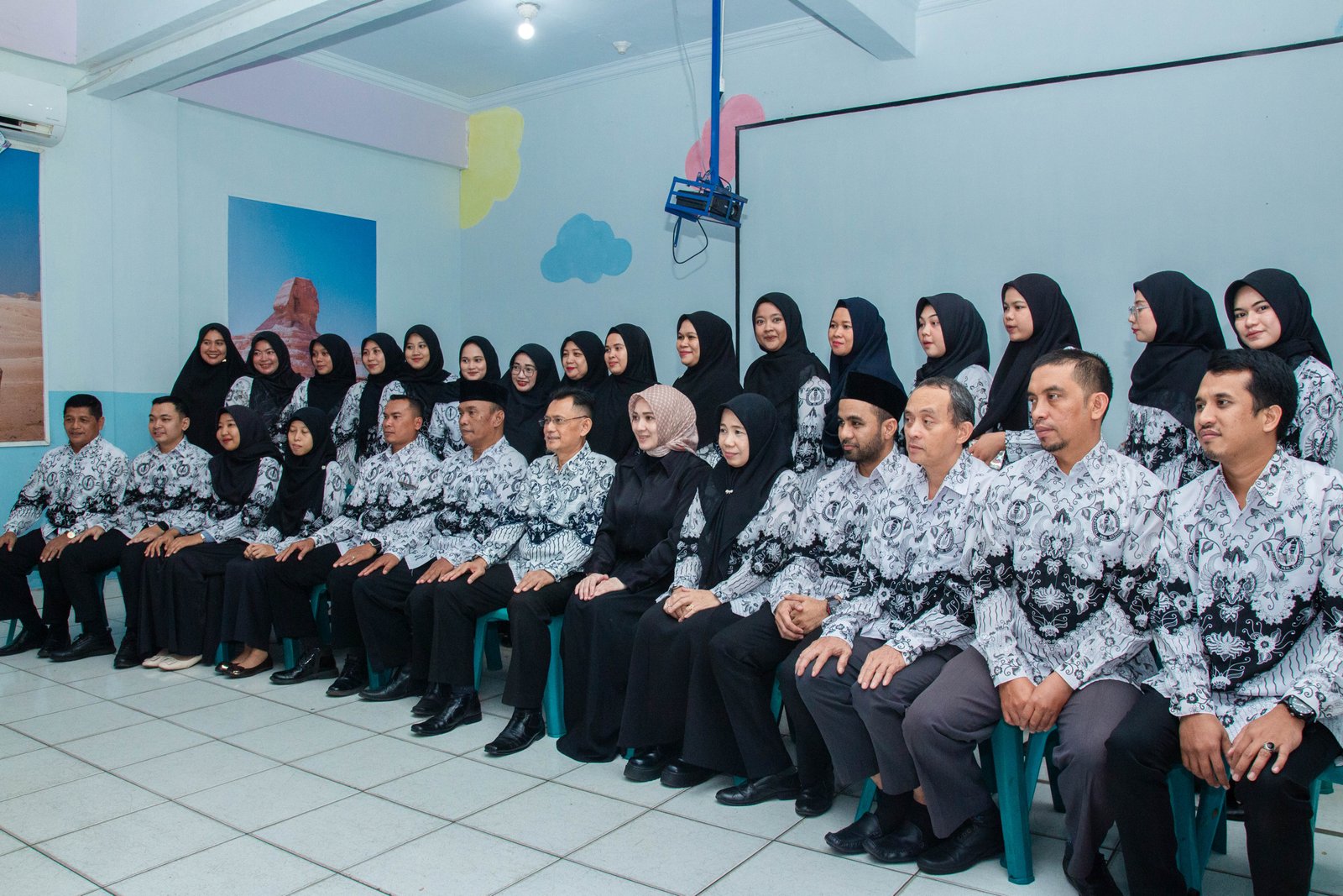 Hari Guru Nasional 2025 Apresiasi Dedikasi Guru SMK Multi Karya