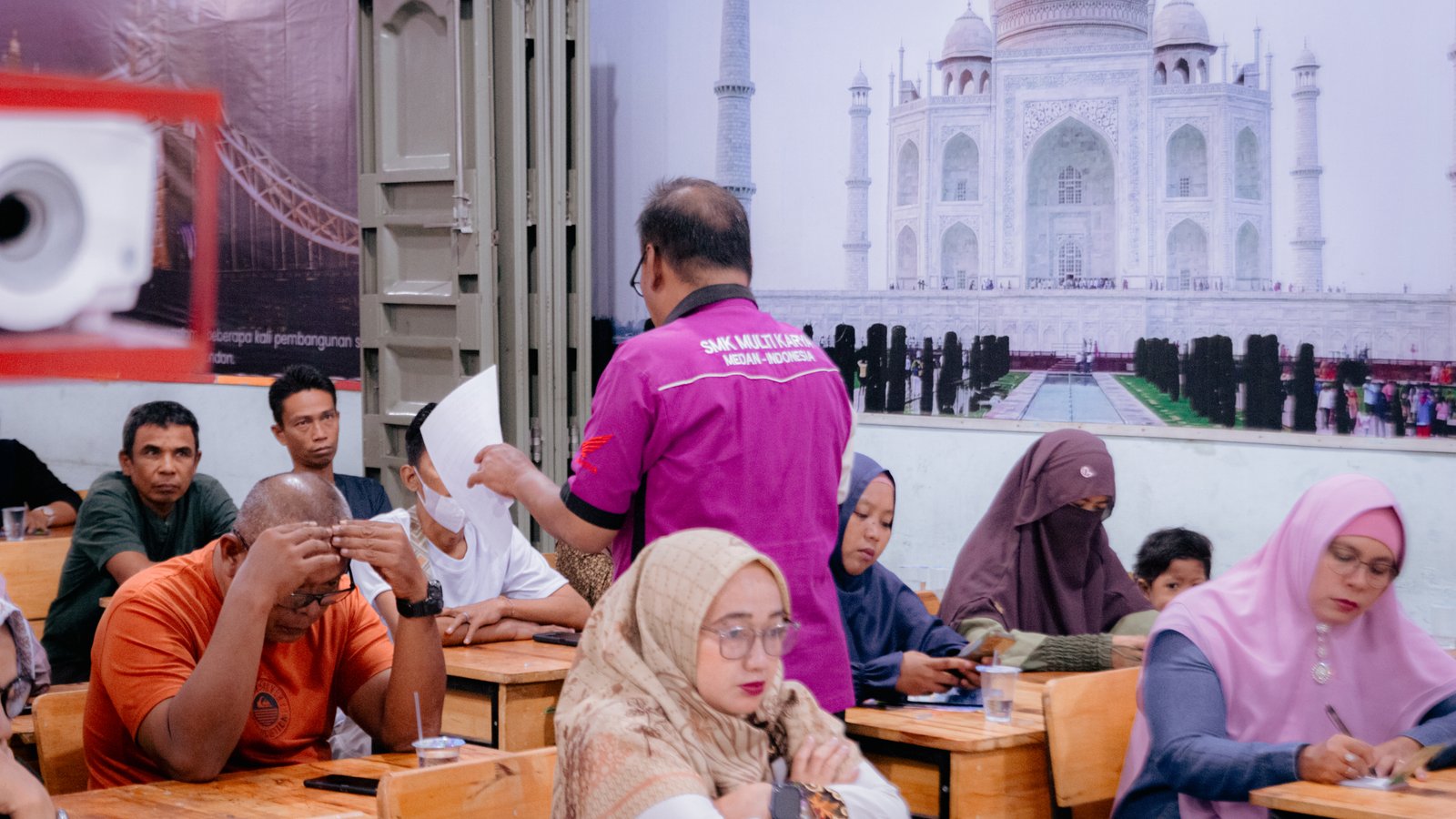 Kegiatan evaluasi PKL kelas XI bersama wali siswa telah berlangsung dengan lancar di SMK Multi Karya.