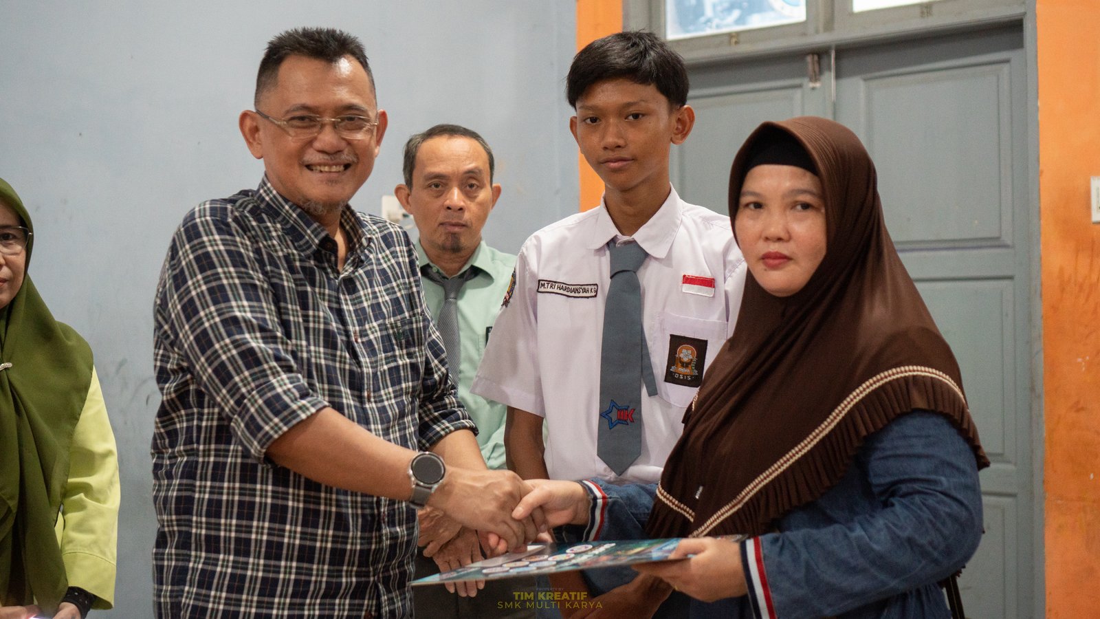 Penyerahan Beasiswa Yayasan SMK Multi Karya
