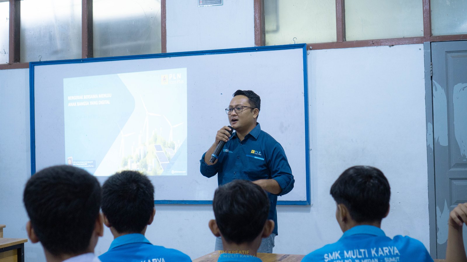 Seminar Pemanfaatan Teknologi: "Internet Secara Benar dan Bijak" di SMK Multi Karya