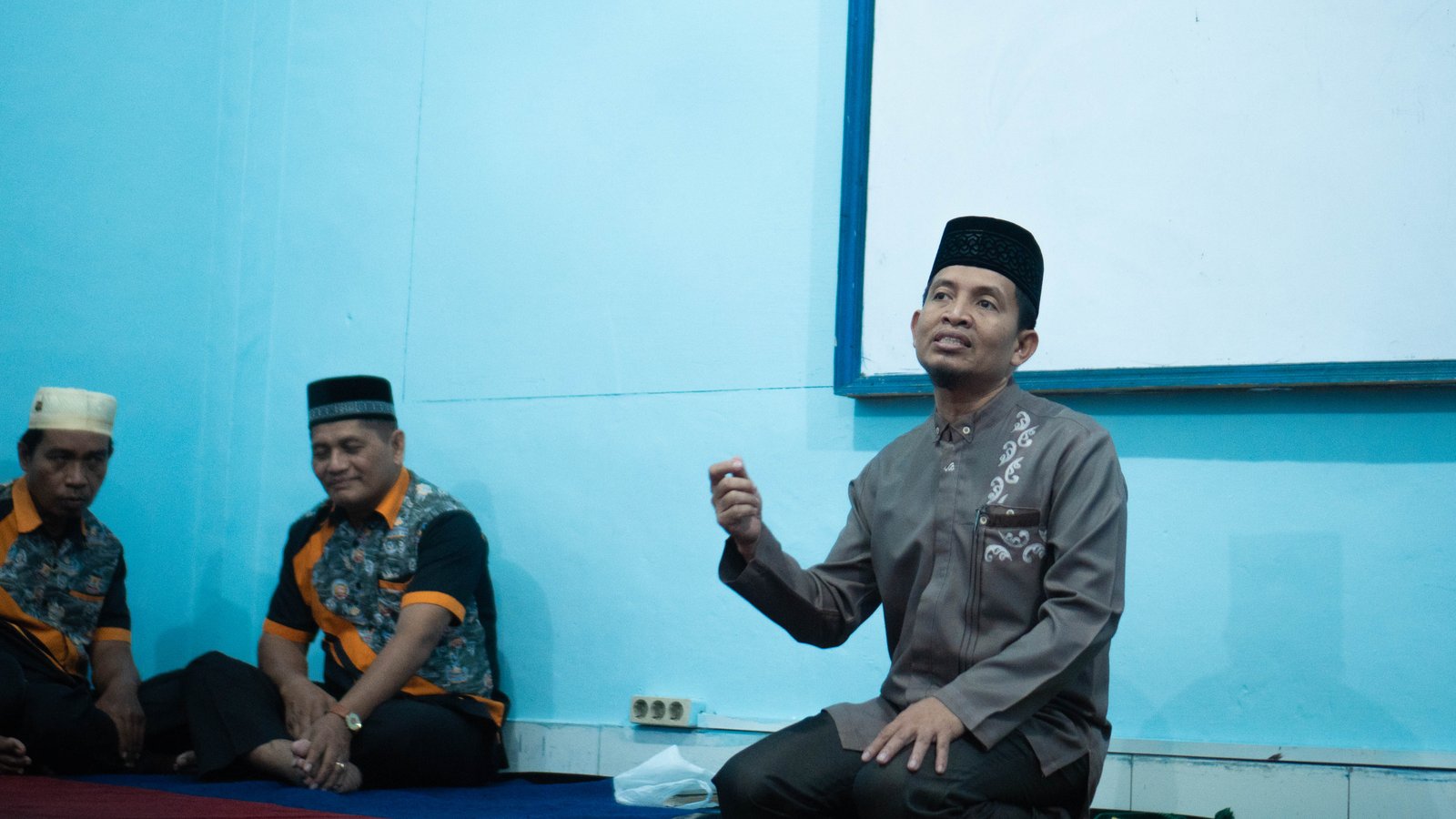 Tausiah Bersama Pemateri Eksternal untuk Karyawan SMK Multi Karya